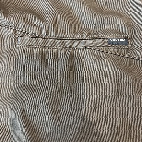 Volcom Men’s Shorts - Picture 5 of 7